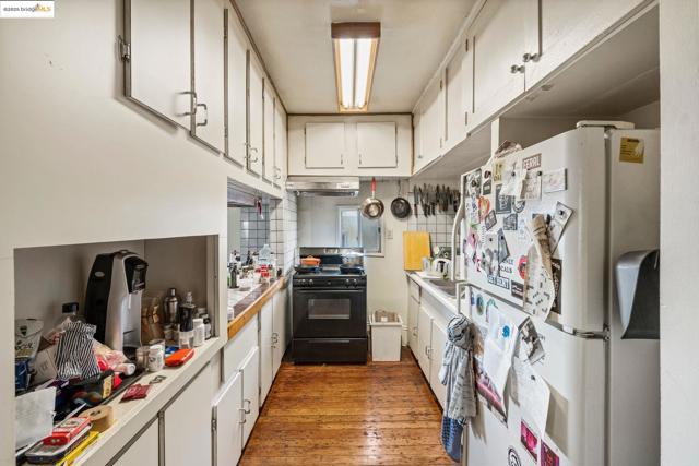 738 E 19Th St, Oakland CA: https://media.crmls.org/mediaz/3beb1dd0-cbed-4a33-9d55-fb7d89972e3c.jpg
