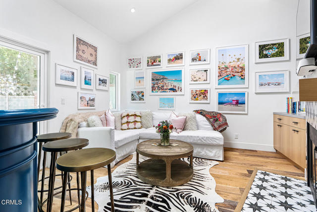 Detail Gallery Image 2 of 28 For 14 Bermuda Ct, Manhattan Beach,  CA 90266 - 2 Beds | 2/1 Baths