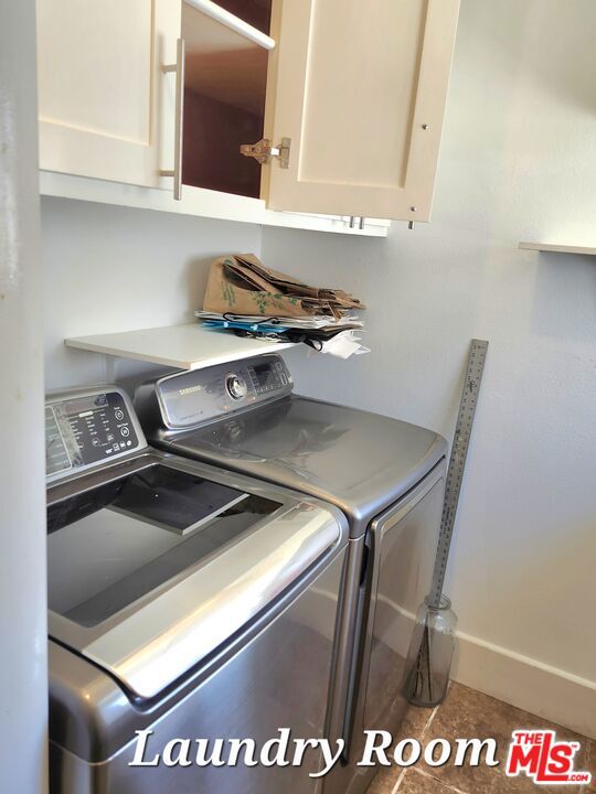 857 S Norton Avenue, Los Angeles CA: https://media.crmls.org/mediaz/3beb9873-b7ef-438a-b93f-ba2805b20dd4.jpg