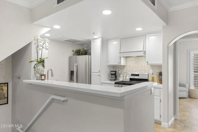 5200 Premiere Hills Circle, Woodland Hills CA: https://media.crmls.org/mediaz/3bebffdf-2436-4221-b95b-64f731632436.jpg