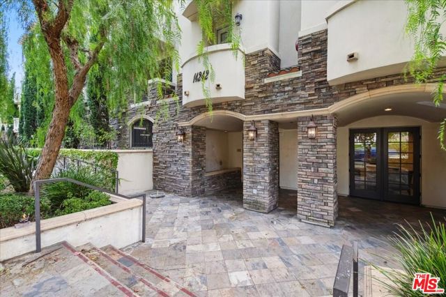 14242 Burbank Boulevard, 103 photo 2