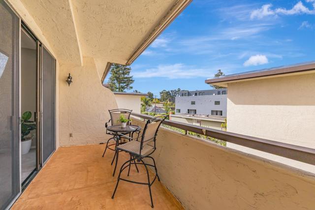 1427 Floribunda Avenue, Burlingame CA: https://media.crmls.org/mediaz/3bec48cd-1d22-4820-bb46-4c873181f0d3.jpg