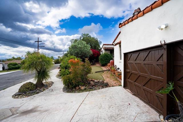 4210 Black Mountain Road, La Mesa CA: https://media.crmls.org/mediaz/3becad46-a2bb-4ced-8a5c-4c851044953a.jpg