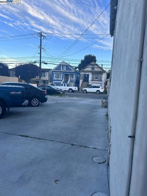 1317 Chanslor Ave, Richmond CA: https://media.crmls.org/mediaz/3bed0e50-89bc-45dc-bf68-91ac5ae56331.jpg