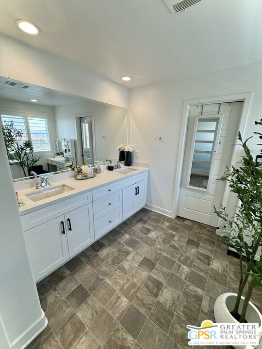 5688 California Circle, Banning CA: https://media.crmls.org/mediaz/3bed1b4b-9b11-4cf1-b81d-0d3ac1be4eca.jpg