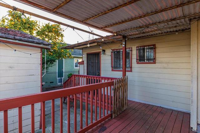 3014 Coolidge Avenue, Oakland CA: https://media.crmls.org/mediaz/3bed8e46-15dc-4a05-9f0a-a99d15d03eb6.jpg