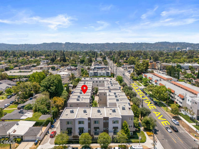 5664 Hazeltine Avenue, Sherman Oaks CA: https://media.crmls.org/mediaz/3bee12d2-8e3d-4c43-ac0d-36bdc5822458.jpg