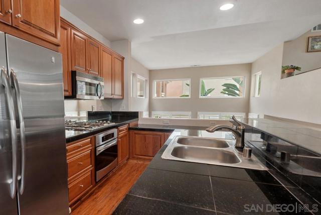 12674 Carmel Country Rd, San Diego CA: https://media.crmls.org/mediaz/3bef1594-2dee-43b5-9968-bb05692795c0.jpg