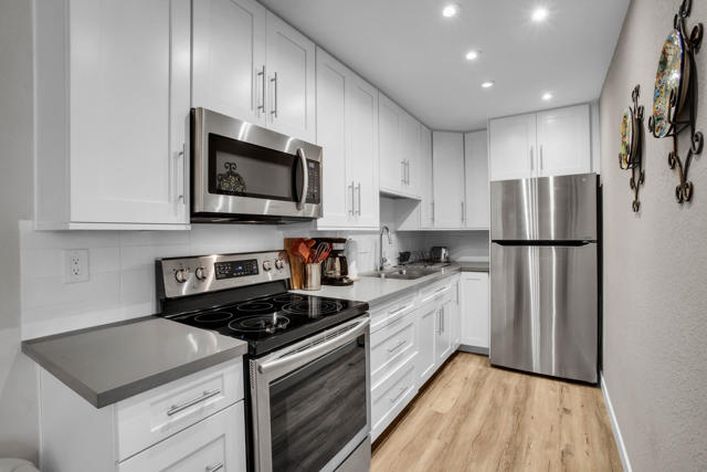 675 N Los Felices W Circle, Palm Springs CA: https://media.crmls.org/mediaz/3bef3359-5796-4628-bc37-ee3e43acd1b8.jpg