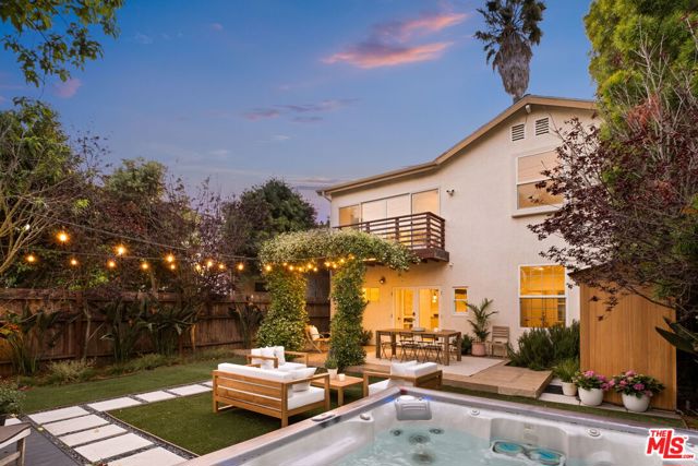 630 Brooks Avenue, Venice CA: https://media.crmls.org/mediaz/3bef503e-a47a-4e08-8b50-cdf9a40da705.jpg