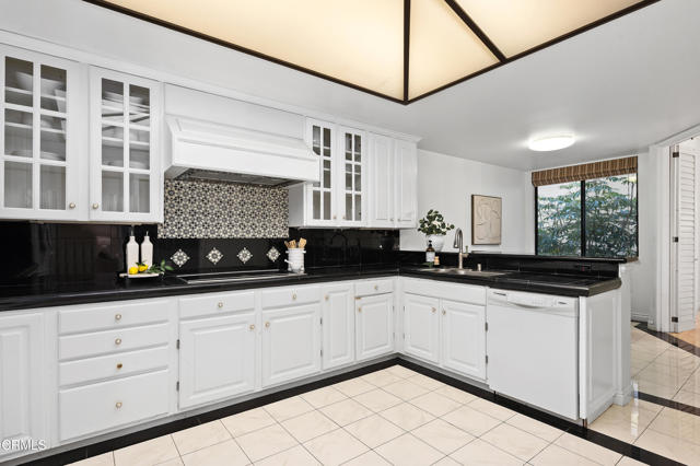 Detail Gallery Image 11 of 37 For 2329 Century Hill, Los Angeles,  CA 90067 - 2 Beds | 2 Baths