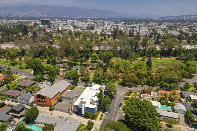 5003 Westpark Dr, North Hollywood CA: https://media.crmls.org/mediaz/3befc4dc-6c4c-472d-8589-49064eae3198.jpg