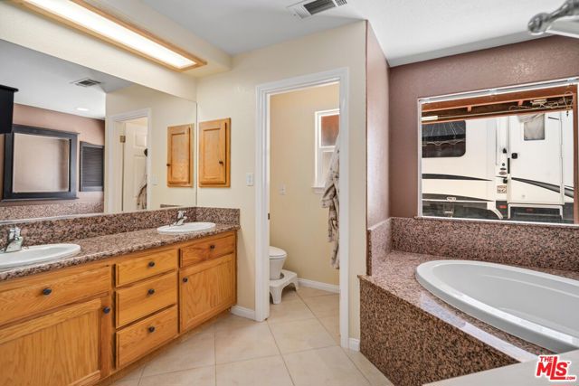 9999 Del Sol Avenue, Phelan CA: https://media.crmls.org/mediaz/3bf041b4-624b-4e87-9ca5-46ec63d7db2e.jpg