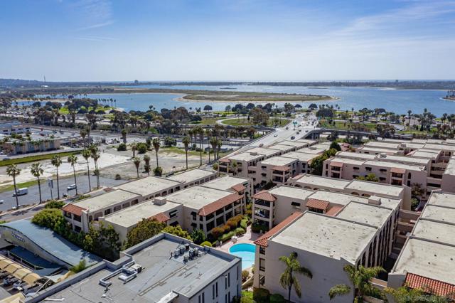 Image 5 of 33 For 2540 Clairemont Dr  307