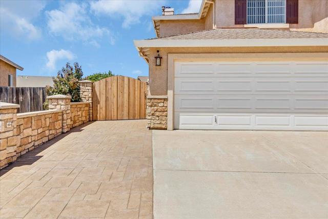 1851 Burgundy Circle, Gonzales CA: https://media.crmls.org/mediaz/3bf0df48-b032-4380-9ad5-6ef20909b1bd.jpg