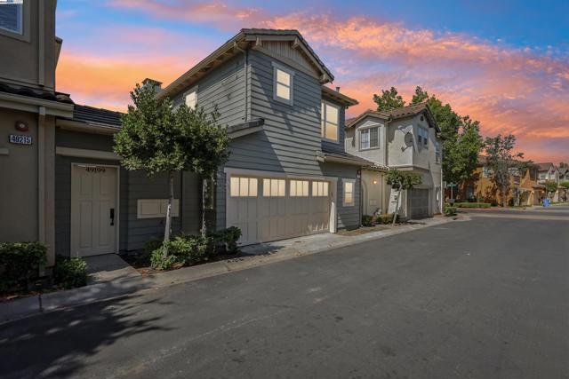 49199 Honeysuckle Ter, Fremont CA: https://media.crmls.org/mediaz/3bf0f341-ab96-4c10-812e-528bc2fdeef7.jpg