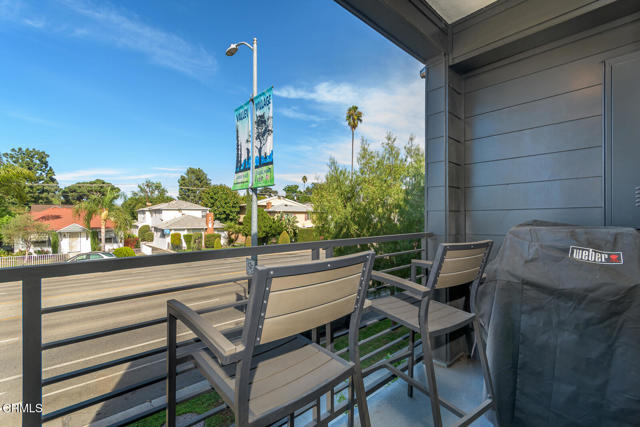 Detail Gallery Image 40 of 48 For 11594 Riverside Dr, North Hollywood,  CA 91602 - 3 Beds | 3/1 Baths