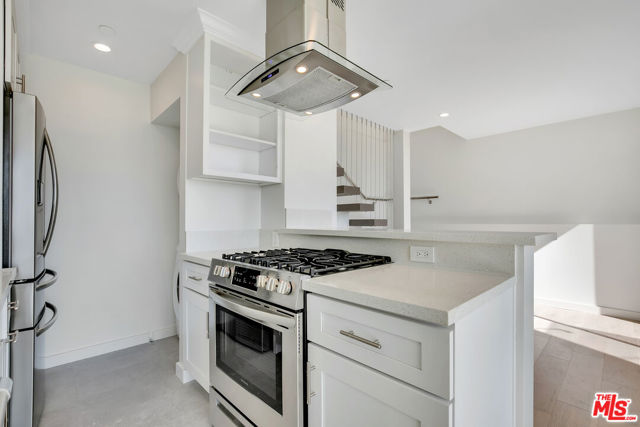 28405 Via Acero Street, Malibu CA: https://media.crmls.org/mediaz/3bf238ce-96f3-4d64-8851-fbf0c9365c3b.jpg