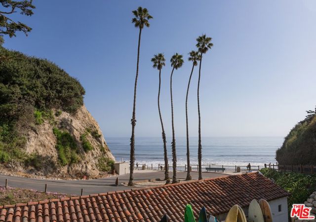 1060 Monte Drive, Santa Barbara CA: https://media.crmls.org/mediaz/3bf27e29-c349-4198-849c-782d668f03af.jpg