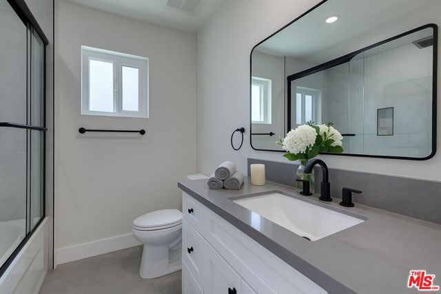 7444 Ostrom Avenue, Lake Balboa CA: https://media.crmls.org/mediaz/3bf2c954-07ba-4ed0-8bc9-3d6c4a8fcd95.jpg
