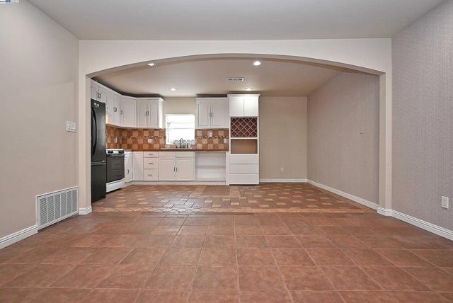 974 Walnut Dr, Oakley CA: https://media.crmls.org/mediaz/3bf2d2e2-b31f-4a3d-90e9-30097749b9d6.jpg