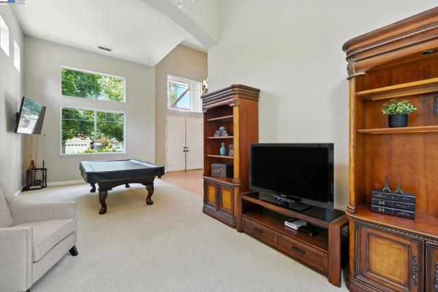 304 Dillon Court, Roseville CA: https://media.crmls.org/mediaz/3bf30078-e2fa-4812-99b8-60309ab27b47.jpg