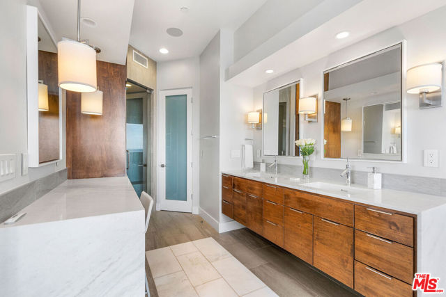 22065 Pacific Coast Highway, Malibu CA: https://media.crmls.org/mediaz/3bf398c4-5391-49c4-98a6-39caba823185.jpg