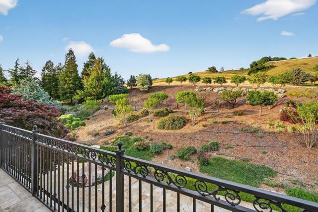 9540 Via Del Oro, Gilroy CA: https://media.crmls.org/mediaz/3bf3c4df-3526-4211-8463-7c676aad021e.jpg