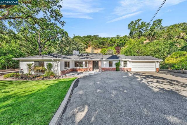205 Castle Hill Ranch Rd, Walnut Creek CA: https://media.crmls.org/mediaz/3bf3caa3-5b94-411e-b3a1-2bb124e19dd4.jpg