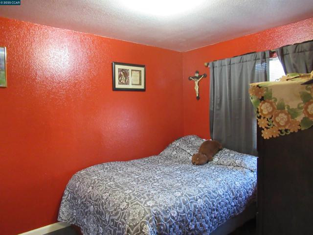 615 15Th St, Richmond CA: https://media.crmls.org/mediaz/3bf4180b-b327-46cc-934d-6a352c892a9c.jpg