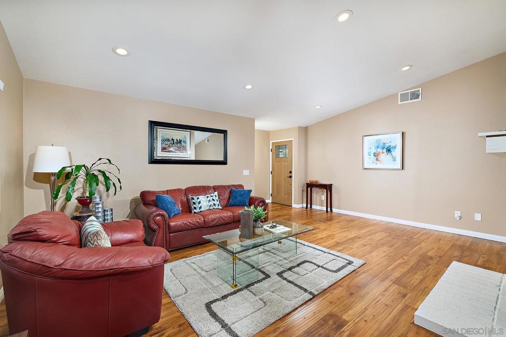 MLS #250043043SD image #11