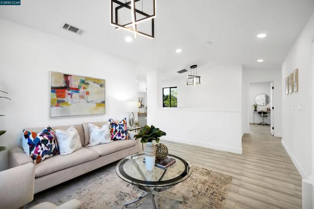 27 Briarwood Ct, Brentwood CA: https://media.crmls.org/mediaz/3bf4f0b7-5f62-43f0-a46e-abb4d8b48c17.jpg