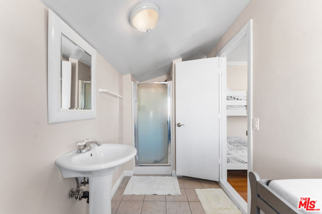 18032 Mariner Drive, Victorville CA: https://media.crmls.org/mediaz/3bf59ca0-94d7-4ae7-8f5b-4b3bef4f1466.jpg