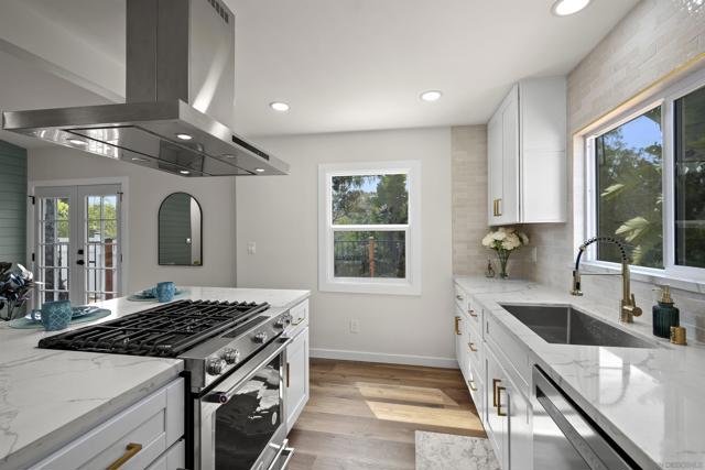 3675 Herbert St, San Diego CA: https://media.crmls.org/mediaz/3bf5bd20-c30b-416f-85a8-31b499e086a1.jpg