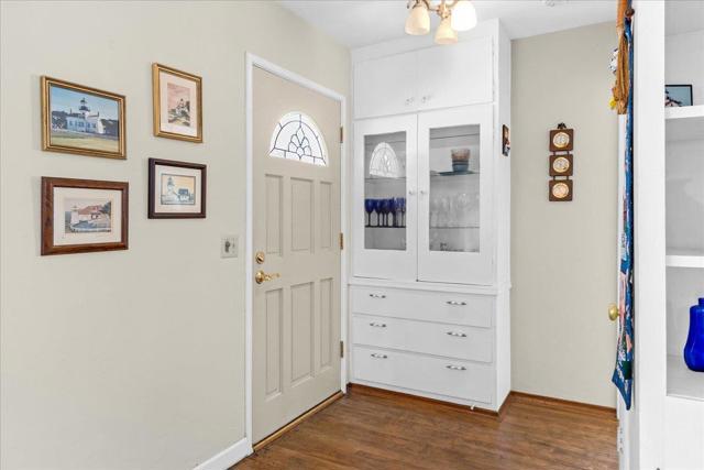 728 Spruce Avenue, Pacific Grove CA: https://media.crmls.org/mediaz/3bf5d7a2-0c07-4d7d-a48d-9a40f8203fc8.jpg