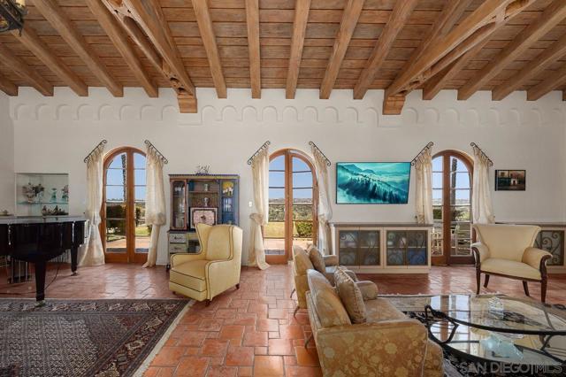 3928 La Cresta Way, Bonita CA: https://media.crmls.org/mediaz/3bf601df-1b7c-4611-bd78-17acc043c879.jpg