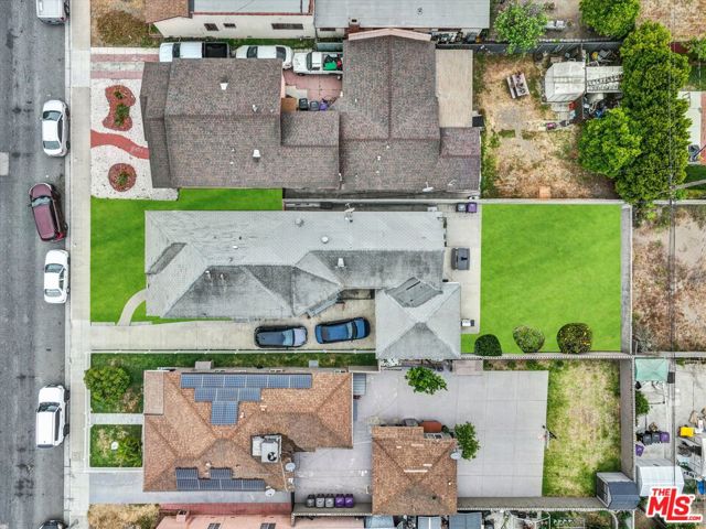2463 Easy Avenue, Long Beach CA: https://media.crmls.org/mediaz/3bf60bf4-5a2c-40af-8c40-06cc0eae2360.jpg