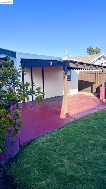 2526 64th Ave, Oakland CA: https://media.crmls.org/mediaz/3bf705f8-e5bb-4faa-8b9e-cb7d595a13d8.jpg