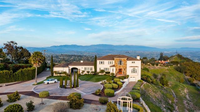 Detail Gallery Image 12 of 70 For 5246 San Jacinto Circle W, Fallbrook,  CA 92028 - 6 Beds | 4/3 Baths