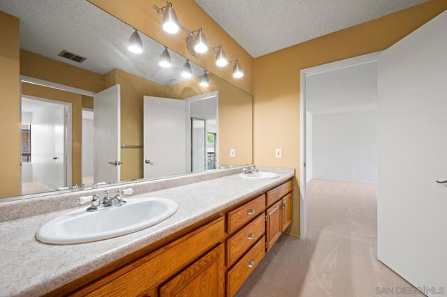 5948 Caminito Yucatan, San Diego CA: https://media.crmls.org/mediaz/3bf79f6a-d716-4890-bfa4-6f04299d4f90.jpg