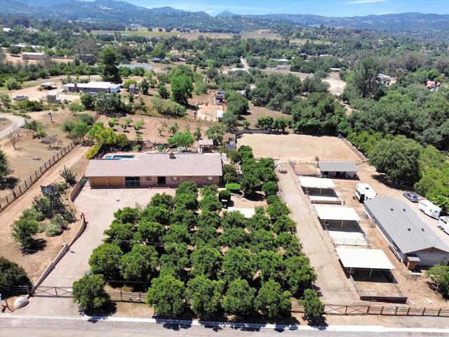 29481 Miller Road, Valley Center CA: https://media.crmls.org/mediaz/3bf7af57-9b08-4723-afce-612afb2b92ee.jpg