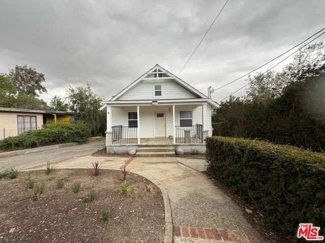 6520 Valmont Street, Tujunga CA: https://media.crmls.org/mediaz/3bf7b3b4-3128-436f-8da3-14fabcb1f8e1.jpg