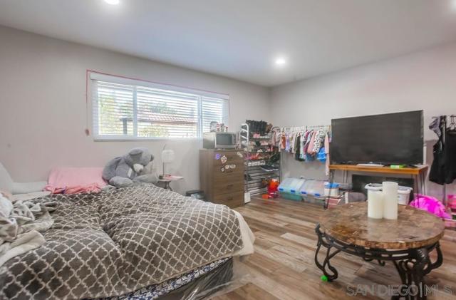 2035 Camino Cantera, Vista CA: https://media.crmls.org/mediaz/3bf80315-128a-4d88-bf24-556363f6df4a.jpg