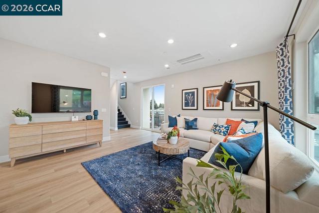 27264 Cosmo Ct, Hayward CA: https://media.crmls.org/mediaz/3bf80db2-efbd-43f7-9be1-4915f4d292eb.jpg