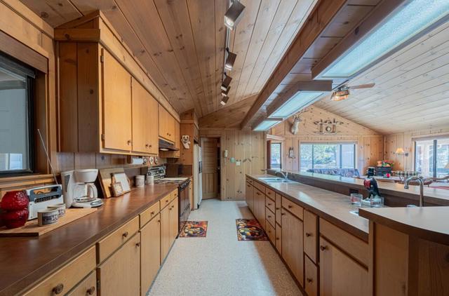 33900 Fabry Road, Soledad CA: https://media.crmls.org/mediaz/3bf8bd7f-e319-4fd2-acee-bbff36a1097e.jpg