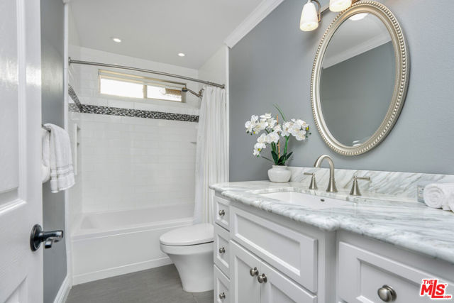 3086 Indian Mesa Drive, Thousand Oaks CA: https://media.crmls.org/mediaz/3bf8fba1-6d19-4a30-b695-16221bf6839c.jpg
