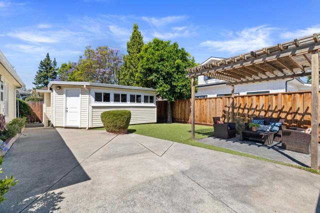 166 Willow Road, Menlo Park CA: https://media.crmls.org/mediaz/3bf937bf-c54c-4499-9fda-f08af5ce0ceb.jpg