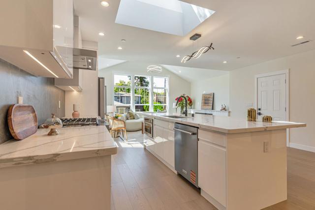 529 Hobart Avenue, San Mateo CA: https://media.crmls.org/mediaz/3bf986c2-3b98-4517-8ee2-11316d1f3a77.jpg