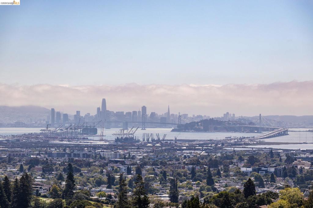 https://media.crmls.org/mediaz/3bf9fd1d-22b5-4e4e-b4a3-f1e49a013a24.jpg?preset=X-Large
