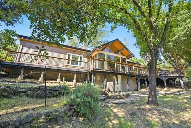 13945 Vista Regina, Saratoga CA: https://media.crmls.org/mediaz/3bfa66cd-99fd-464a-a782-2641b75465a7.jpg